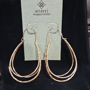 💛🔹️ATTERRI 🔹️Gold Tone Hoop Earrings